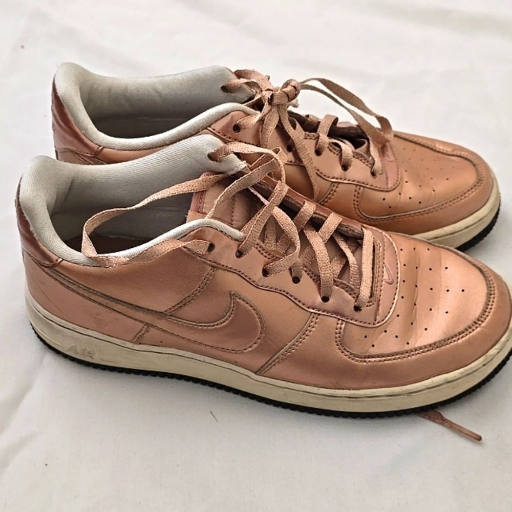 Bronze‎ Metallic Nikes 7y